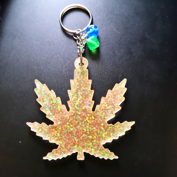 Leaf keychain 420 - Picture 1 of 3